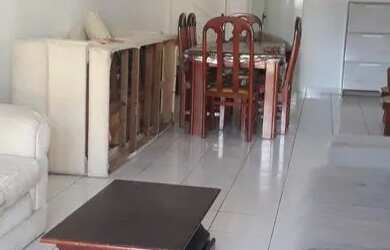 Imagem: O apartamento possui 3 Dormitórios, 1 Banheiro, 1 Vaga na garagem