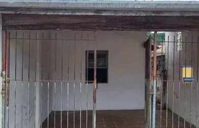 Imagem: A casa possui 2 Dormitórios, 1 Banheiro, 1 Vaga na garagem