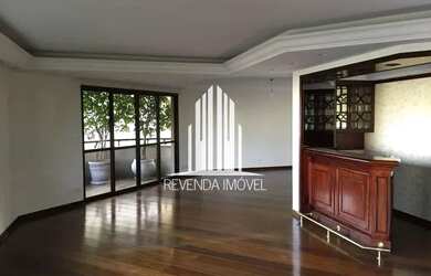 Imagem: O apartamento possui 4 Dormitórios, 5 Banheiros, 4 Vagas na