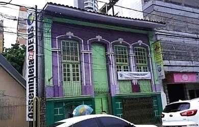 Imagem: A casa possui 5 Dormitórios, 4 Banheiros, 4 Vagas na garagem