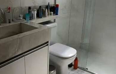 Imagem: O apartamento possui 2 Dormitórios, 1 Banheiro, 1 Vaga na garagem