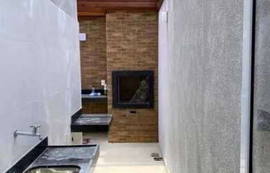 Imagem: A casa possui 3 Dormitórios, 3 Banheiros, 3 Vagas na garagem