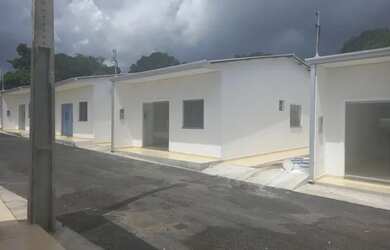 Imagem: A casa possui 2 Dormitórios, 2 Banheiros, 2 Vagas na garagem