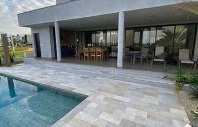 Imagem: A casa em condomínio possui 3 Dormitórios, 3 Banheiros, 4