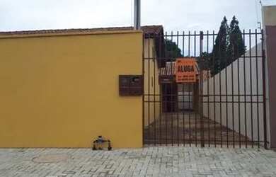 Imagem: A casa possui 3 Dormitórios, 2 Banheiros, 3 Vagas na garagem