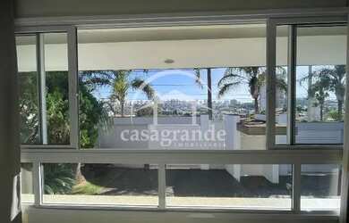 Imagem: A casa possui 4 Dormitórios, 5 Banheiros, 5 Vagas na garagem