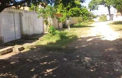 Imagem: A casa possui 2 Dormitórios, 1 Banheiro, 1 Vaga na garagem