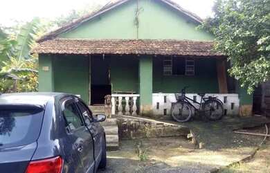 Imagem: A casa possui 4 Dormitórios, 3 Banheiros, 2 Vagas na garagem