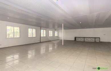 Imagem 1: Depósito para venda e locação com salas, banheiros e estacionamentos...