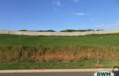 Imagem: O terreno possui 1000m² de Área e está localizado em Parque