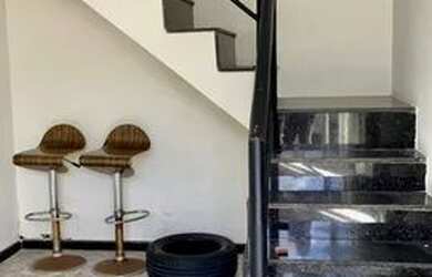 Imagem: A casa possui 5 Dormitórios, 3 Banheiros, 300m² de Área e