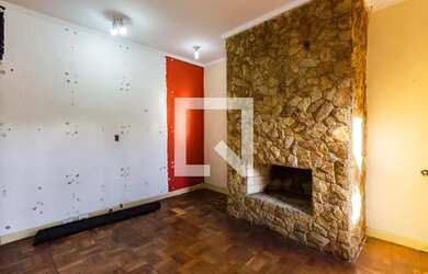 Imagem: A casa possui 5 Dormitórios, 2 Banheiros, 2 Vagas na garagem