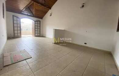 Imagem: A casa possui 3 Dormitórios, 3 Banheiros, 2 Vagas na garagem