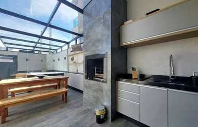 Imagem: A casa possui 3 Dormitórios, 4 Banheiros, 3 Vagas na garagem