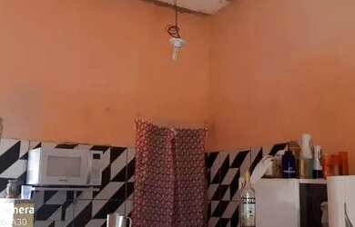 Imagem: A casa possui 1 Dormitório, 1 Banheiro e está localizado