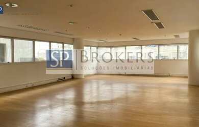 Imagem: O depósito possui 4 Vagas na garagem e 160m² de Área e está