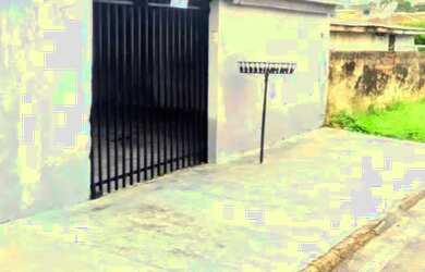 Imagem: A casa possui 2 Dormitórios, 1 Banheiro, 1 Vaga na garagem