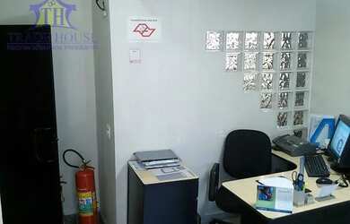 Imagem: O depósito possui 2 Vagas na garagem e 400m² de Área e está