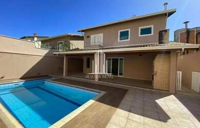 Imagem: A casa em condomínio possui 4 Dormitórios, 4 Banheiros, 4