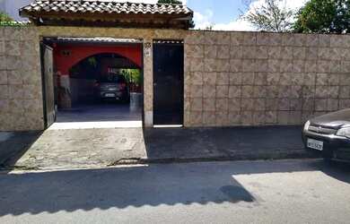 Imagem: A casa possui 3 Dormitórios, 1 Banheiro, 5 Vagas na garagem