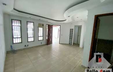 Imagem: A casa possui 3 Dormitórios, 3 Banheiros, 3 Vagas na garagem