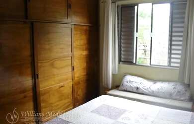 Imagem: A casa possui 3 Dormitórios, 2 Banheiros, 4 Vagas na garagem