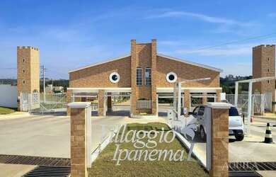 Imagem: A casa em condomínio possui 3 Dormitórios, 2 Banheiros, 2