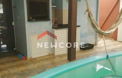 Imagem: A casa possui 2 Dormitórios, 3 Banheiros, 2 Vagas na garagem