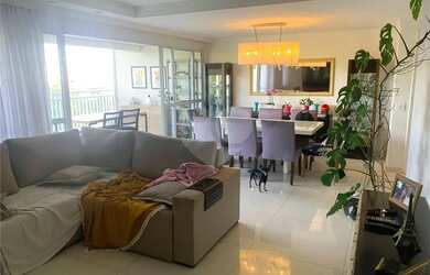 Imagem: O apartamento possui 4 Dormitórios, 3 Banheiros, 2 Vagas na