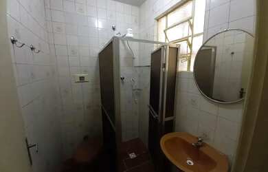 Imagem 9: Alugo excelente quitinete, com cozinha separa, área de serviço e varanda,...