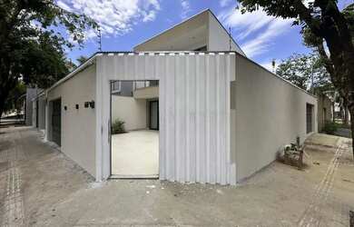 Imagem 1: Casa para Venda em Montes Claros, Ibituruna, 3 dormitórios, 1 suíte, 3 banheiros, 4 vagas