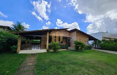 Imagem: A casa possui 3 Dormitórios, 2 Banheiros, 1 Vaga na garagem