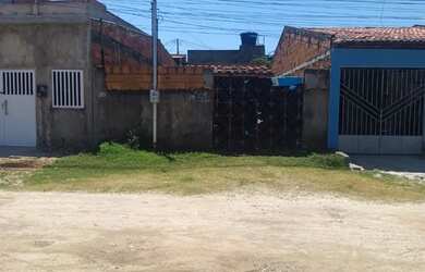 Imagem: A casa possui 2 Dormitórios, 1 Banheiro, 1 Vaga na garagem