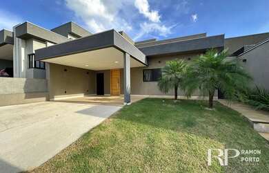 Imagem: A casa possui 3 Dormitórios, 3 Banheiros, 4 Vagas na garagem