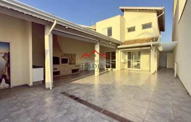 Imagem: A casa em condomínio possui 3 Dormitórios, 4 Banheiros, 3