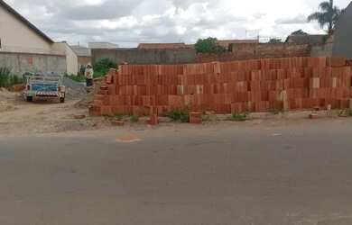 Imagem: O terreno possui 392m² de Área e está localizado em Jardim