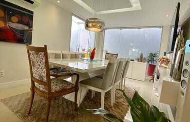 Imagem: A casa em condomínio possui 3 Dormitórios, 2 Banheiros, 2