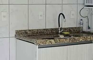 Imagem: O apartamento possui 2 Dormitórios, 1 Banheiro, 1 Vaga na garagem