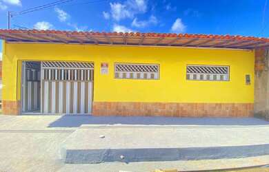 Imagem: A casa possui 3 Dormitórios, 2 Banheiros e está localizado