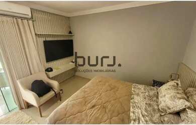 Imagem: A casa possui 4 Dormitórios, 5 Banheiros, 4 Vagas na garagem