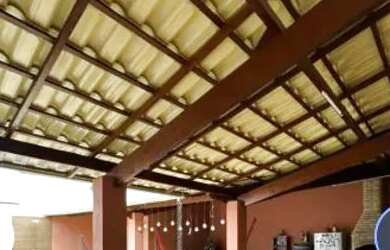 Imagem: A casa possui 4 Dormitórios, 3 Banheiros, 2 Vagas na garagem