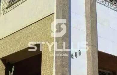 Imagem: A casa possui 4 Dormitórios, 2 Banheiros, 5 Vagas na garagem