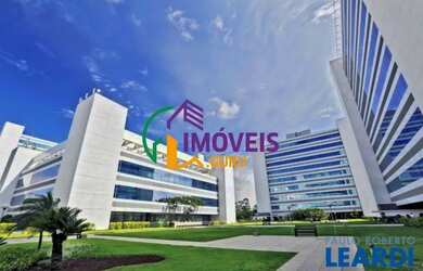 Imagem: O depósito possui 5 Vagas na garagem e 2844m² de Área e está