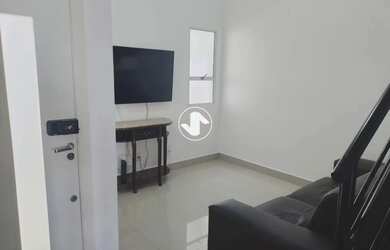 Imagem: A casa em condomínio possui 3 Dormitórios, 1 Banheiro, 2 Vagas