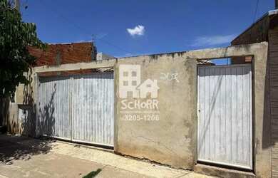 Imagem: A casa possui 2 Dormitórios, 1 Banheiro, 1 Vaga na garagem