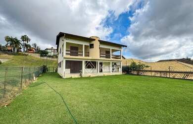 Imagem: A casa em condomínio possui 4 Dormitórios, 5 Banheiros, 5