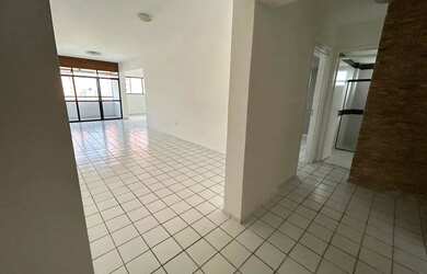 Imagem: O apartamento possui 3 Dormitórios, 5 Banheiros, 2 Vagas na