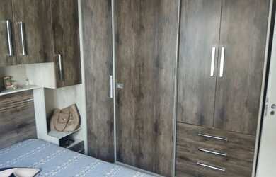 Imagem: O apartamento possui 2 Dormitórios, 1 Banheiro, 1 Vaga na garagem