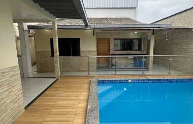 Imagem: A casa possui 3 Dormitórios, 1 Banheiro, 4 Vagas na garagem