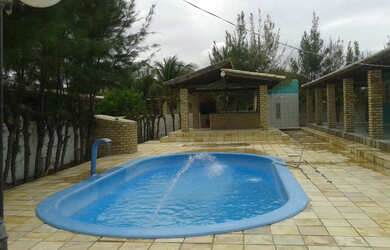 Imagem: A casa possui 3 Dormitórios, 3 Banheiros, 4 Vagas na garagem